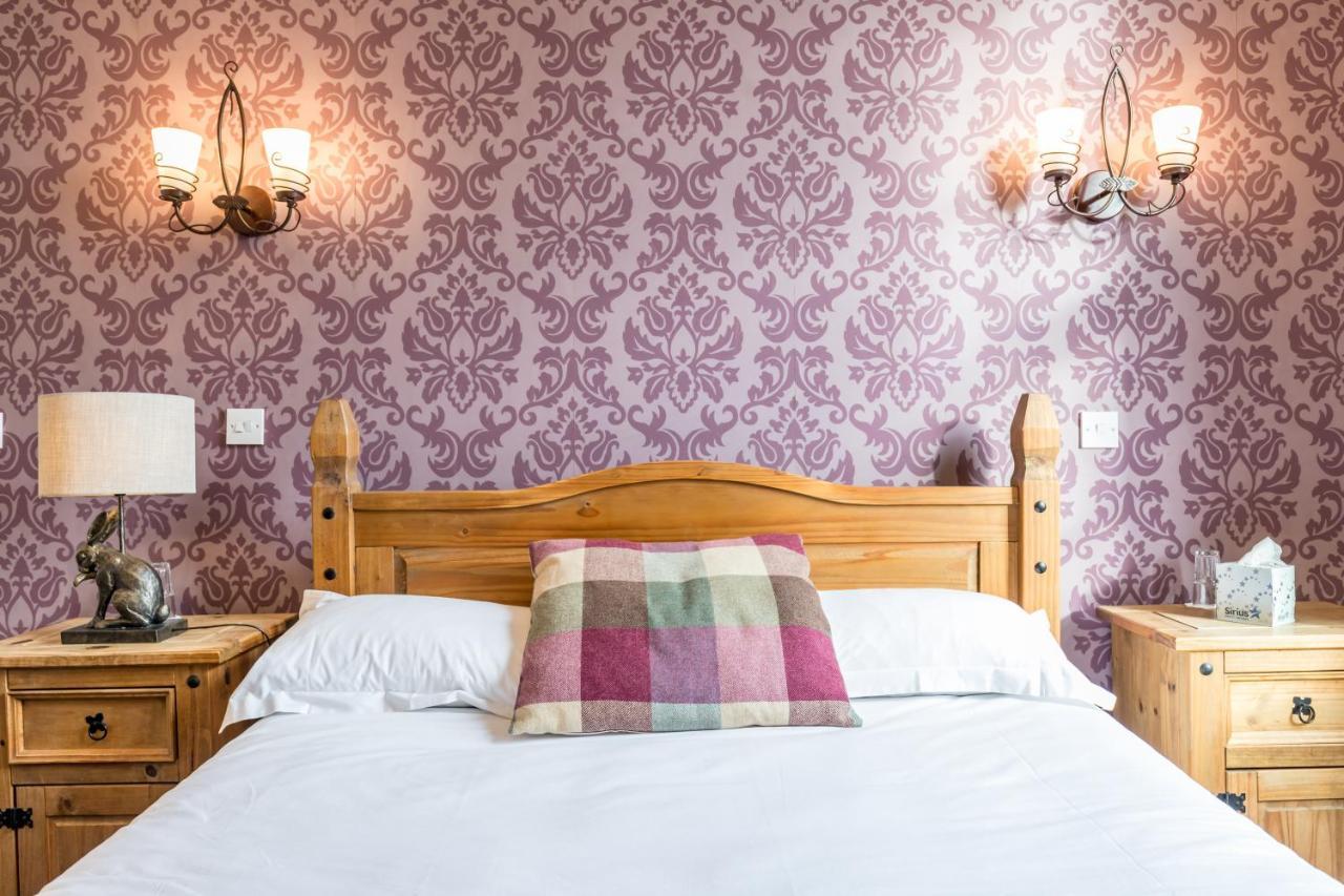 The Littleton Arms Hotel Penkridge Bagian luar foto