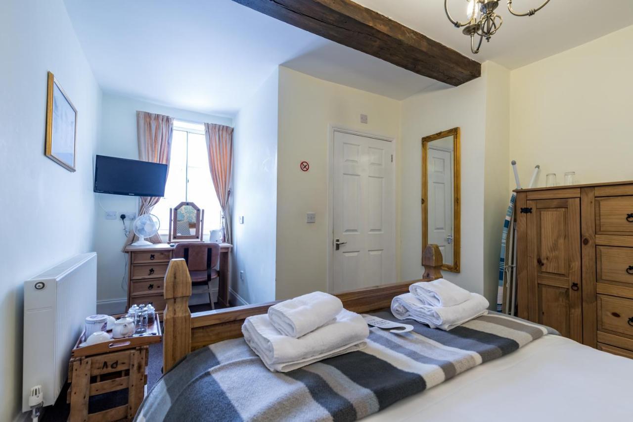 The Littleton Arms Hotel Penkridge Bagian luar foto