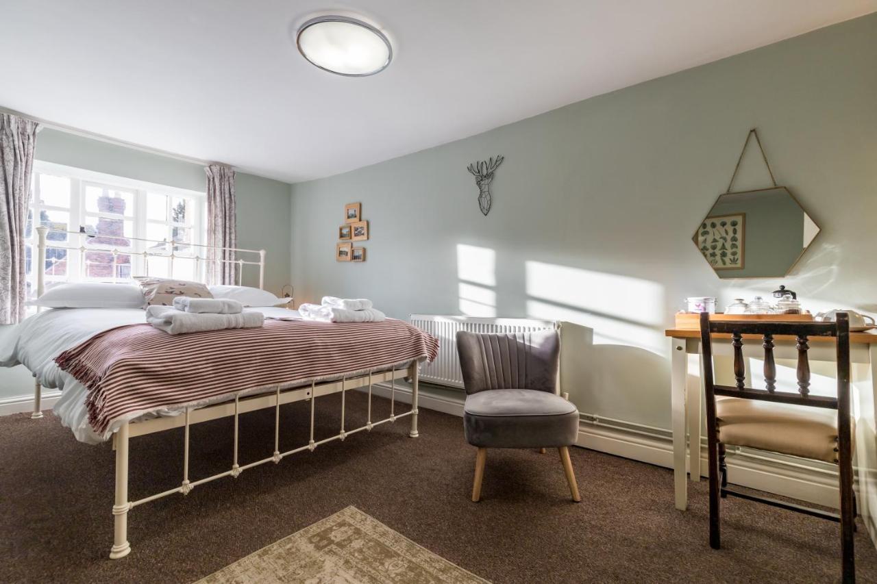 The Littleton Arms Hotel Penkridge Bagian luar foto
