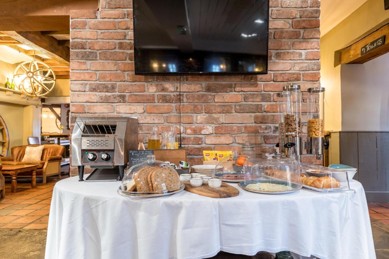 The Littleton Arms Hotel Penkridge Bagian luar foto