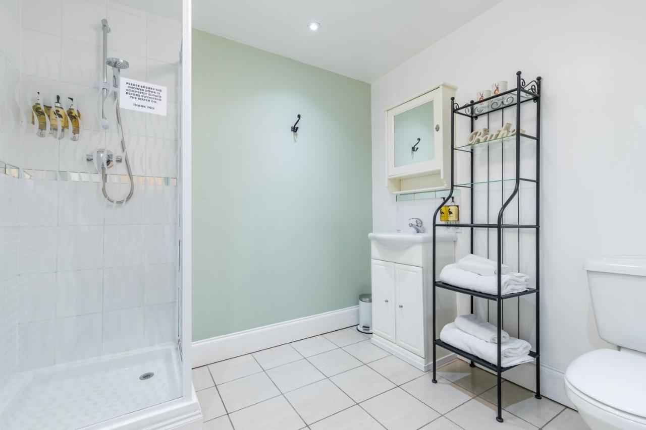 The Littleton Arms Hotel Penkridge Bagian luar foto