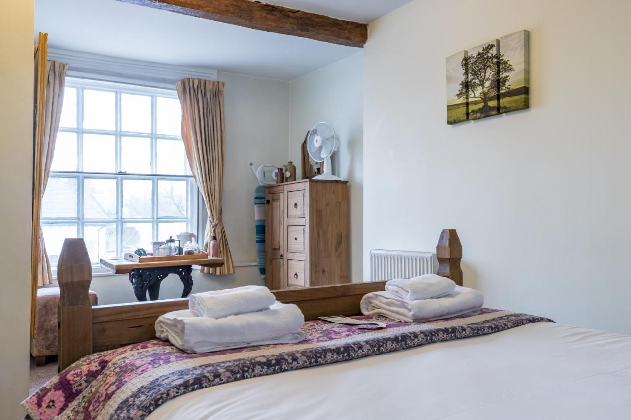 The Littleton Arms Hotel Penkridge Bagian luar foto