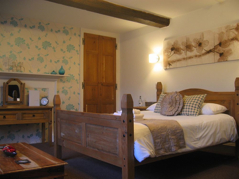 The Littleton Arms Hotel Penkridge Bagian luar foto