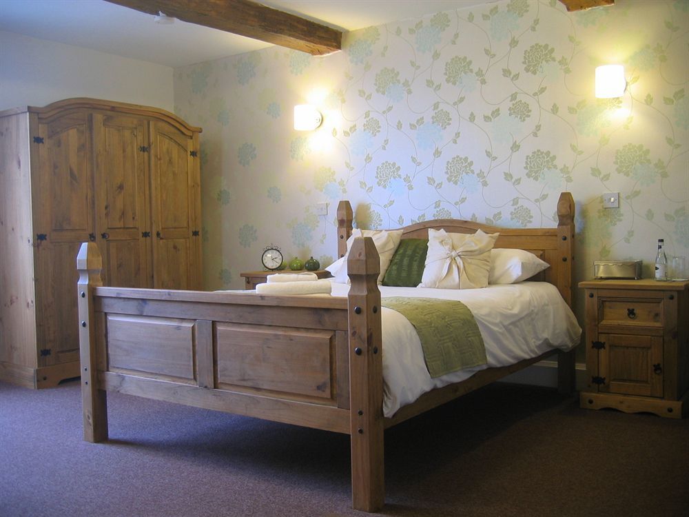 The Littleton Arms Hotel Penkridge Bagian luar foto