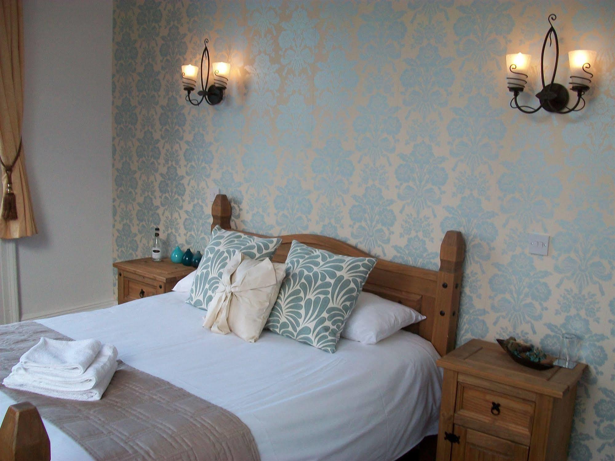 The Littleton Arms Hotel Penkridge Bagian luar foto