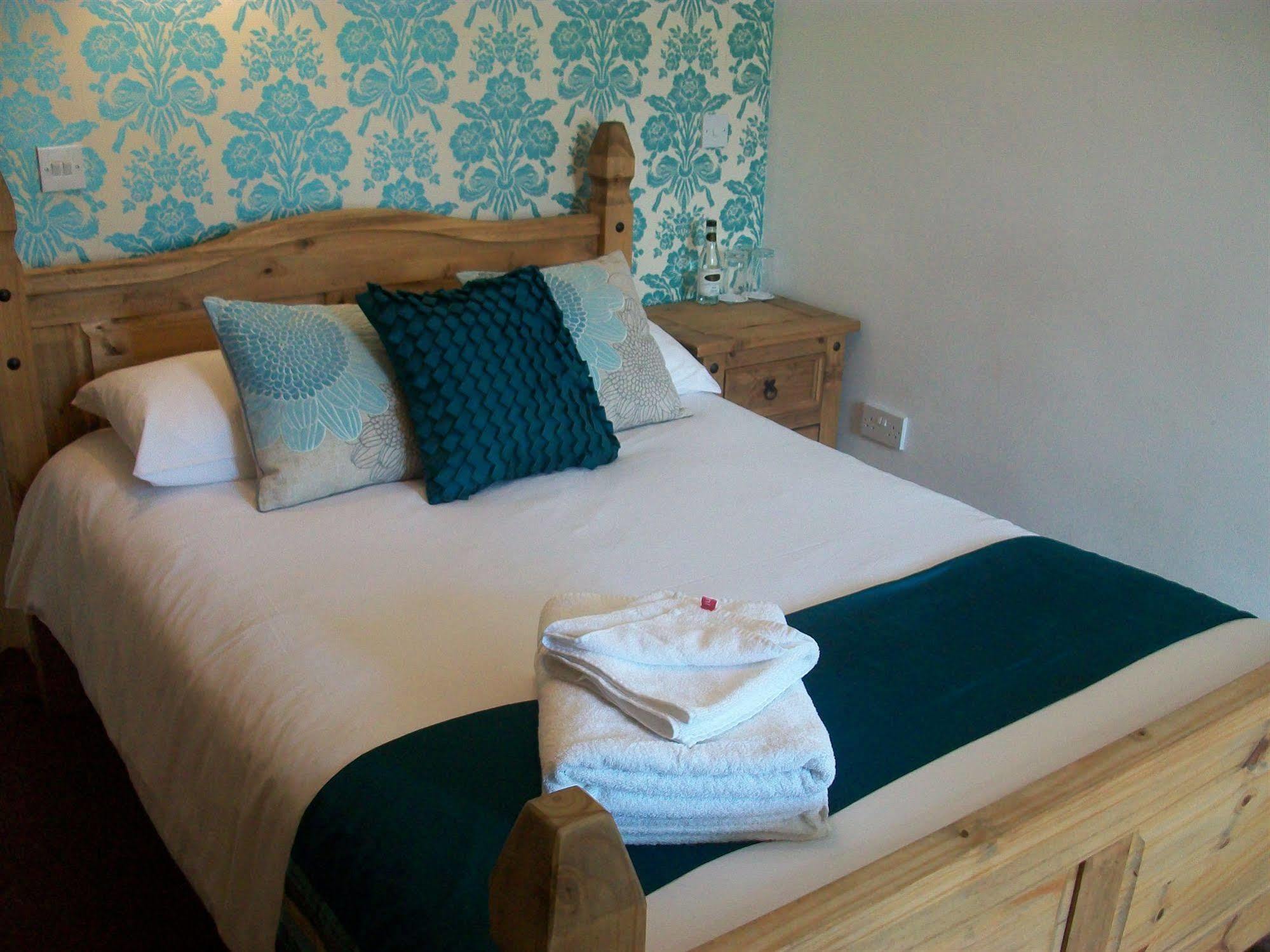 The Littleton Arms Hotel Penkridge Bagian luar foto