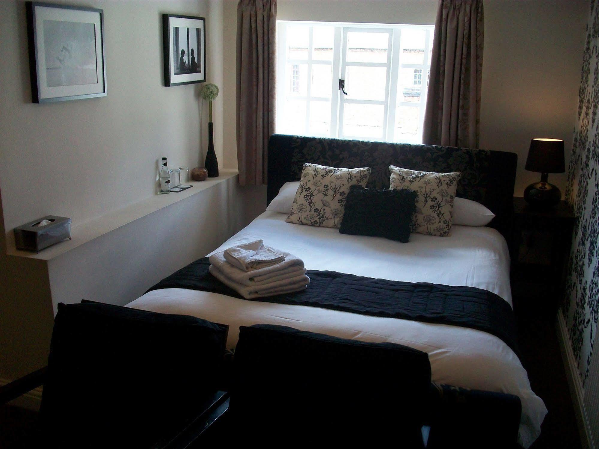 The Littleton Arms Hotel Penkridge Bagian luar foto
