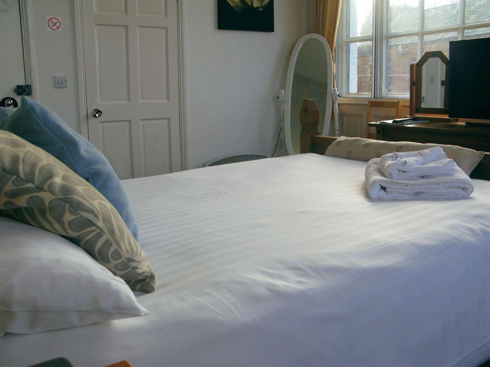 The Littleton Arms Hotel Penkridge Bagian luar foto